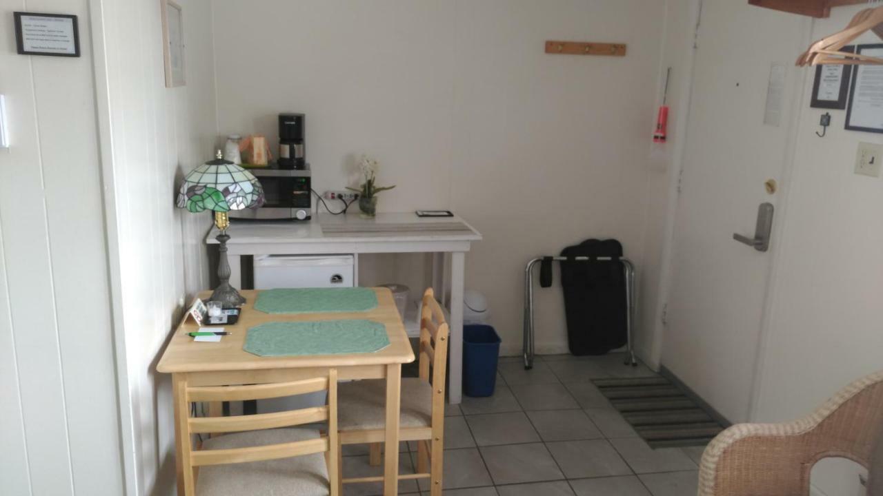 Midway Lodging Cornish 외부 사진
