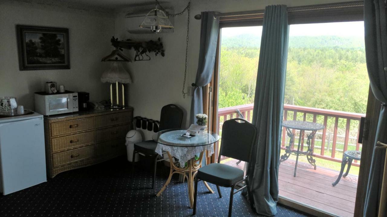 Midway Lodging Cornish 외부 사진