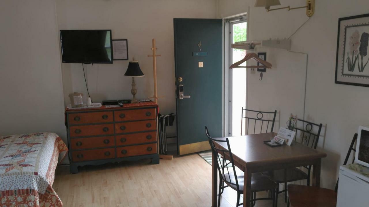Midway Lodging Cornish 외부 사진