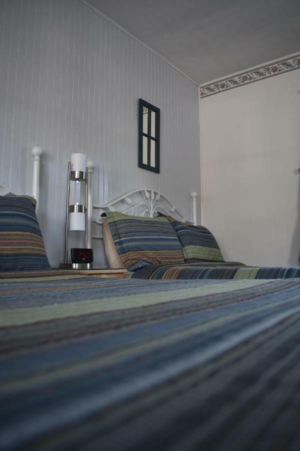 Midway Lodging Cornish 외부 사진